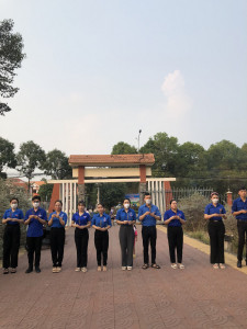 Ra quân dọn vệ sinh Đài tưởng niệm liệt sĩ xã Phú An